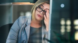 Poslijepodnevna omamljenost poznata je mnogima - produktivnost pada, koncentracija slabi, a tijelo traži pauzu