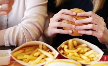 Posljednjih nekoliko godina brojna istraživanja upozoravaju na zdravstvene rizike povezane s velikim udjelom ultraprerađene hrane u prehrani