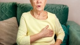 Srčana ATTR amiloidoza nastaje kada se abnormalni proteini, tzv. amiloid, nakupljaju u srčanom mišiću