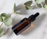 Ulje eukaliptusa već se desetljećima koristi kao prirodan saveznik za olakšavanje tegoba dišnih puteva, čišćenje doma i ublažavanje bolova