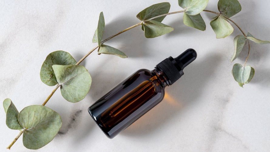 Ulje eukaliptusa već se desetljećima koristi kao prirodan saveznik za olakšavanje tegoba dišnih puteva, čišćenje doma i ublažavanje bolova