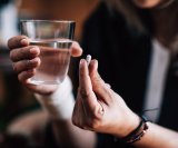 ako uzimate antidepresive, važno je provjeriti kako se određeni vitamini, minerali i biljni dodaci mogu ponašati u kombinaciji s vašim lijekovima