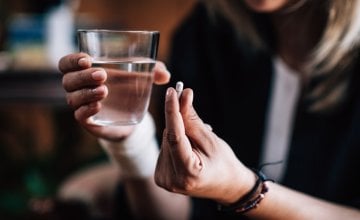 ako uzimate antidepresive, važno je provjeriti kako se određeni vitamini, minerali i biljni dodaci mogu ponašati u kombinaciji s vašim lijekovima