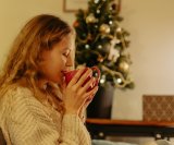 čaj od kamilice, mente ili ayurvedski probavni čaj od kumina, korijandera i komorača umiruju probavne smetnje, hidriraju crijeva i olakšavaju eliminaciju toksina iz organizma