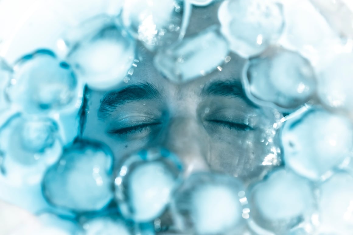 uranjanje lica u led