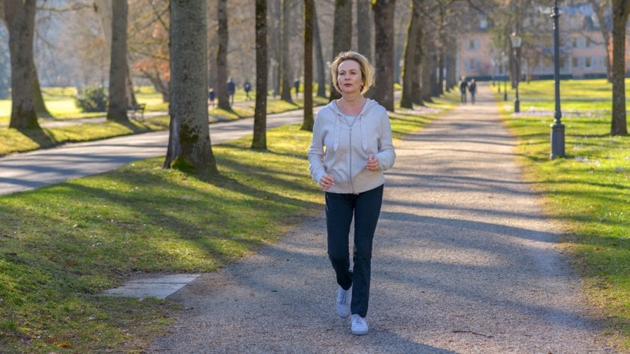 uz pravilno kretanje i prehranu možete značajno usporiti gubitak koštane mase i očuvati snagu, stabilnost i neovisnost i nakon 50. godine