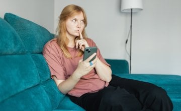 Ambivert je osoba koja u sebi ima uravnoteženu kombinaciju introvertnih i ekstrovertnih osobina