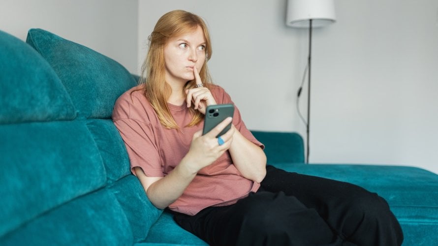 Ambivert je osoba koja u sebi ima uravnoteženu kombinaciju introvertnih i ekstrovertnih osobina