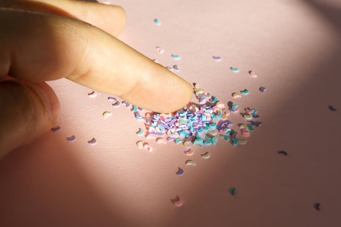 Budući da ne postoje dokazani načini za potpuno uklanjanje mikroplastike iz tijela, stručnjaci naglašavaju da je smanjenje izloženosti najbolja strategija