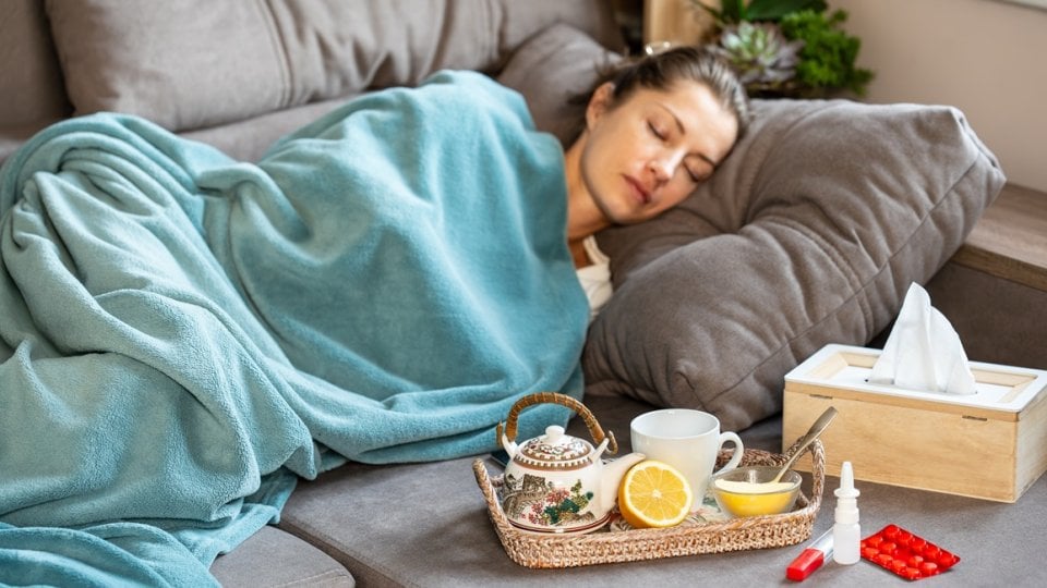 Dugo vremena moderna zapadna medicina gledala je na povišenu temperaturu i znojenje isključivo kao na simptome koje treba suzbiti tabletama