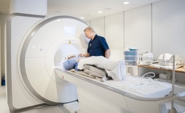 Magnetska rezonancija često se smatra rutinskom i sigurnom pretragom, no za neke pacijente ona može imati neugodne posljedice