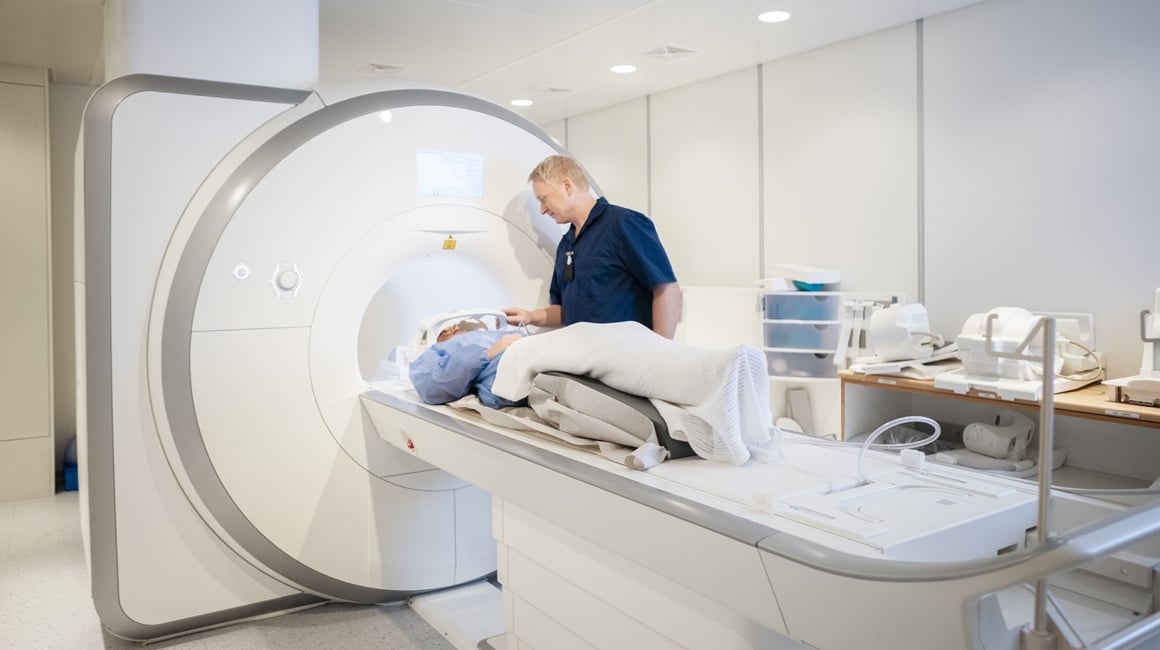 Magnetska rezonancija često se smatra rutinskom i sigurnom pretragom, no za neke pacijente ona može imati neugodne posljedice