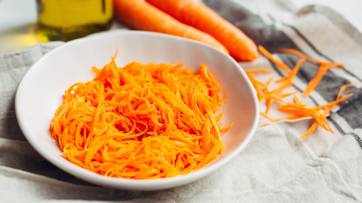 Na društvenim mrežama često se tvrdi da sirova salata od mrkve može resetirati hormone i riješiti razne hormonalne tegobe