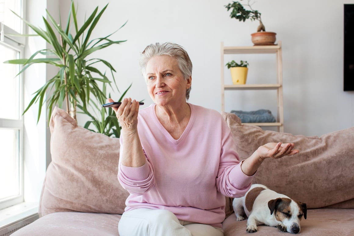 Nakon menopauze dolazi do pada razine estrogena, što može usporiti vibracije glasnica