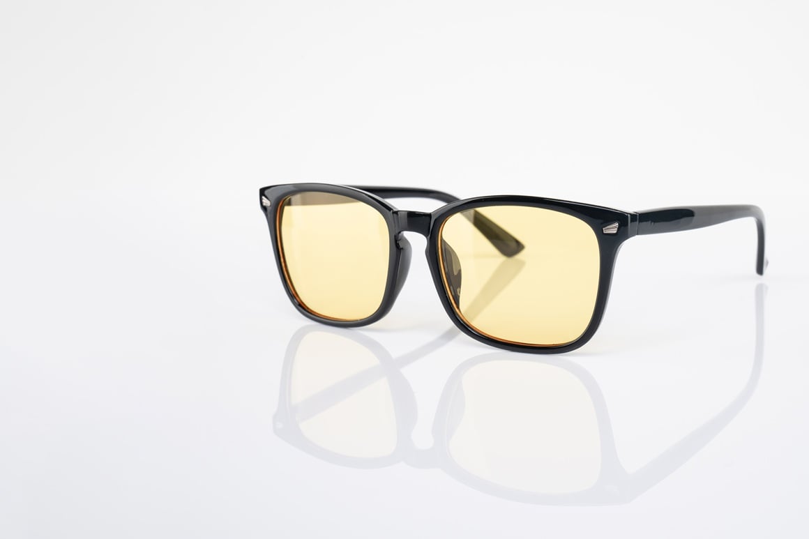 Naočale sa žutim filterom poboljšavaju kontrast i vidno polje, a pritom štite oči jer blokiraju gotovo svu štetnu UV zraku