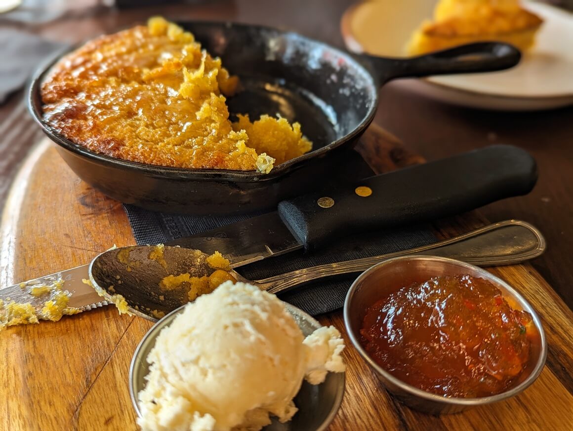 Pečenje u lijevanom željezu može dati fantastične rezultate - hrskave rubove, lijepu karamelizaciju i rustikalni izgled