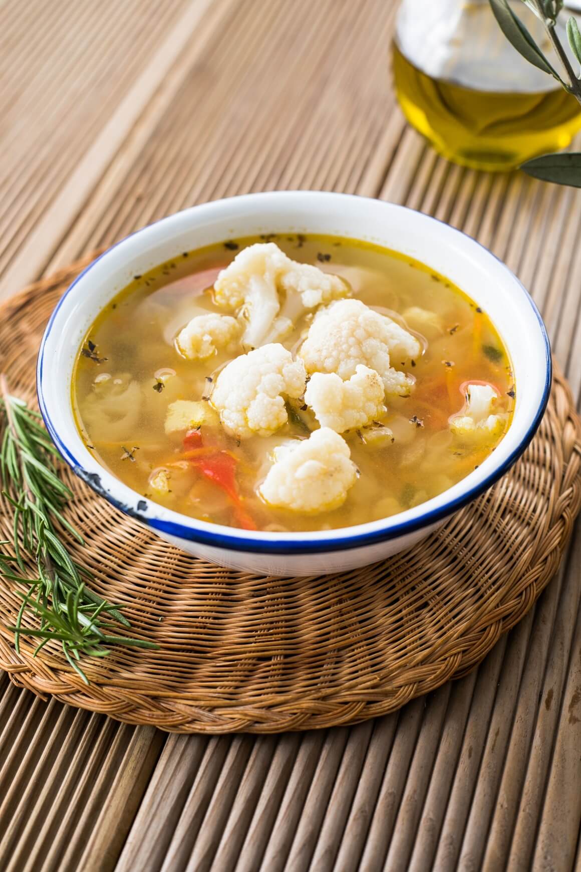 Pileće varivo s povrćem i cvjetačom