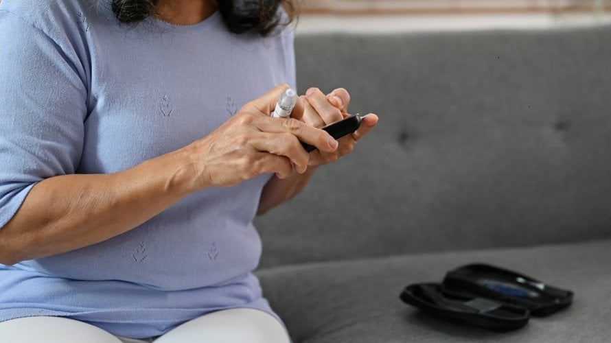 Povišene razine šećera u krvi koje prate dijabetes s vremenom oštećuju krvne žile, što može dovesti do niza ozbiljnih zdravstvenih problema