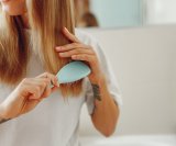 Pretjerano četkanje može uzrokovati ispucale vrhove, a dugoročno čak i pojačano opadanje kose