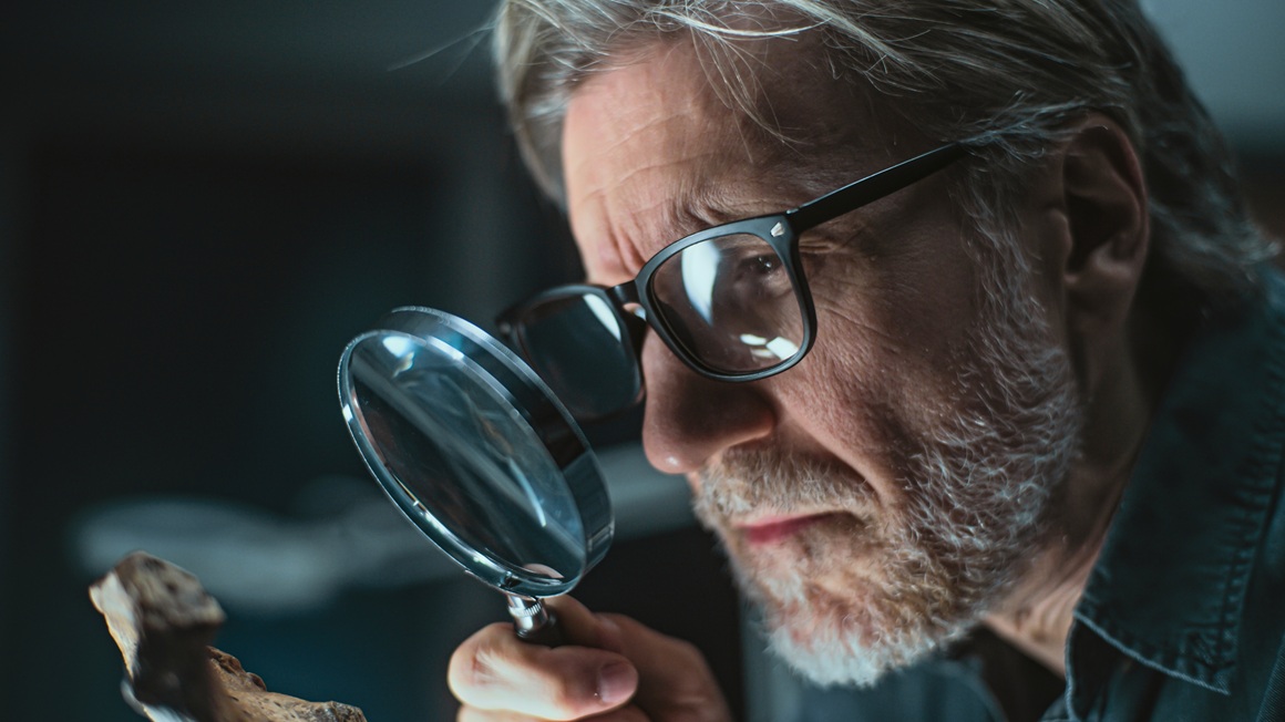 Ručna povećala dolaze u različitim veličinama i jačinama, a mnoga imaju ugrađeno svjetlo za bolju vidljivost