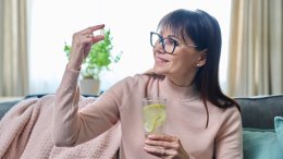 Vitamin D pomaže tijelu da apsorbira kalcij, stoga prehrana bogata ovim nutrijentima doprinosi zdravlju kostiju