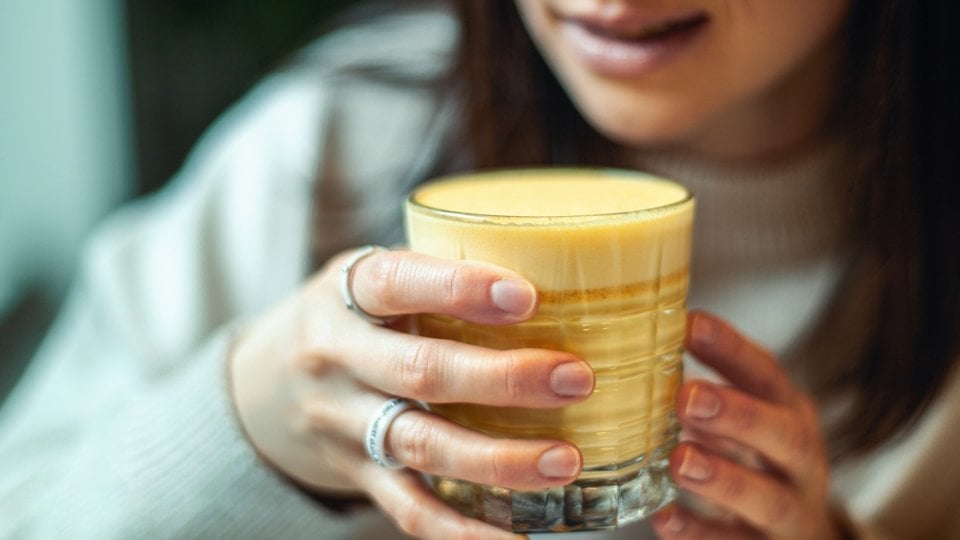 Zlatno mlijeko s ashwagandhom (tonik za duboki mir i snagu)