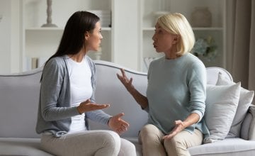 funkcionalni, zreli odrasli ljudi u obiteljskom okruženju počinju se osjećati i ponašati kao da su ponovno tinejdžeri