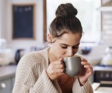 iako matcha ima brojne zdravstvene prednosti, konzumacija u kasnim satima može negativno utjecati na vaš san