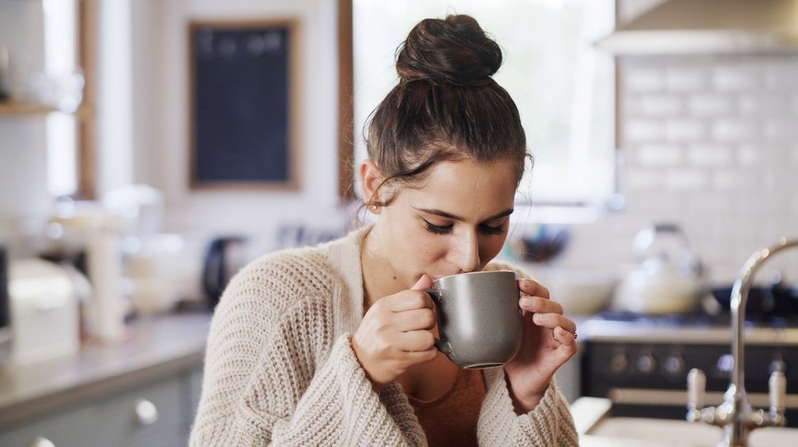 iako matcha ima brojne zdravstvene prednosti, konzumacija u kasnim satima može negativno utjecati na vaš san
