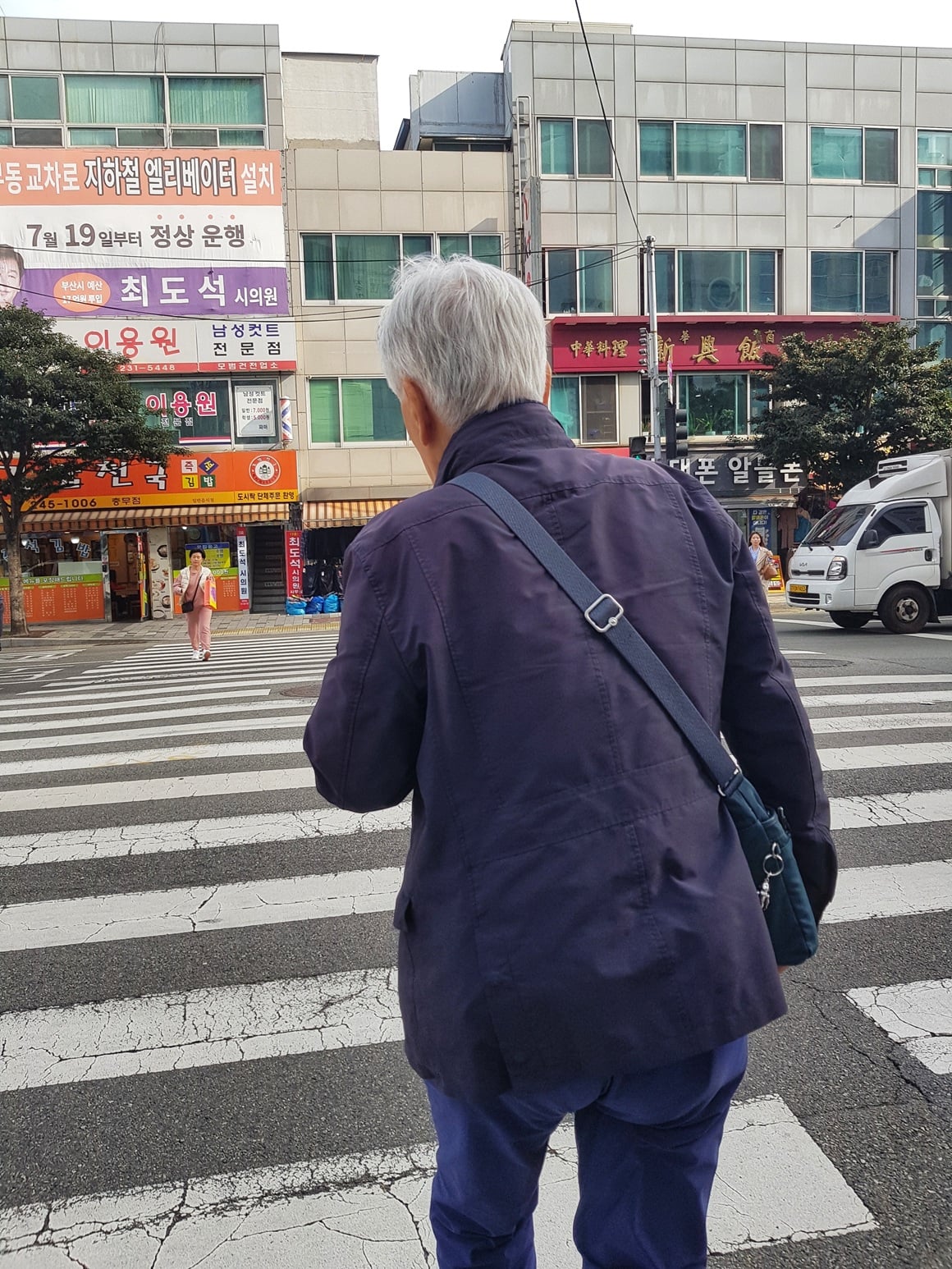 osobe s oštećenjem središnjeg vida mogu procijeniti kretanje vozila gotovo jednako točno kao i osobe s normalnim vidom