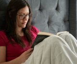 Čitanje knjige omogućuje vašem tijelu da se postupno opusti i pripremi za san