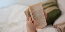 Čitanje smiruje um bez tjelesne stimulacije, što ga čini idealnom aktivnošću prije spavanja