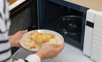 Iako se mikrovalna najčešće koristi za podgrijavanje, ona je zapravo jedna od metoda kuhanja koja najbolje čuva nutrijente