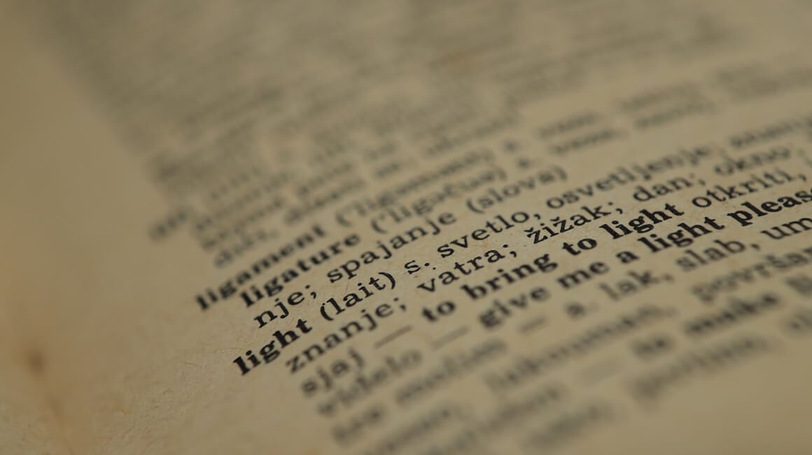 Istraživanja pokazuju da oni koji osjećaju emocionalnu povezanost s jezikom i kulturom često postižu bolje rezultate od onih koji uče isključivo iz praktičnih razloga