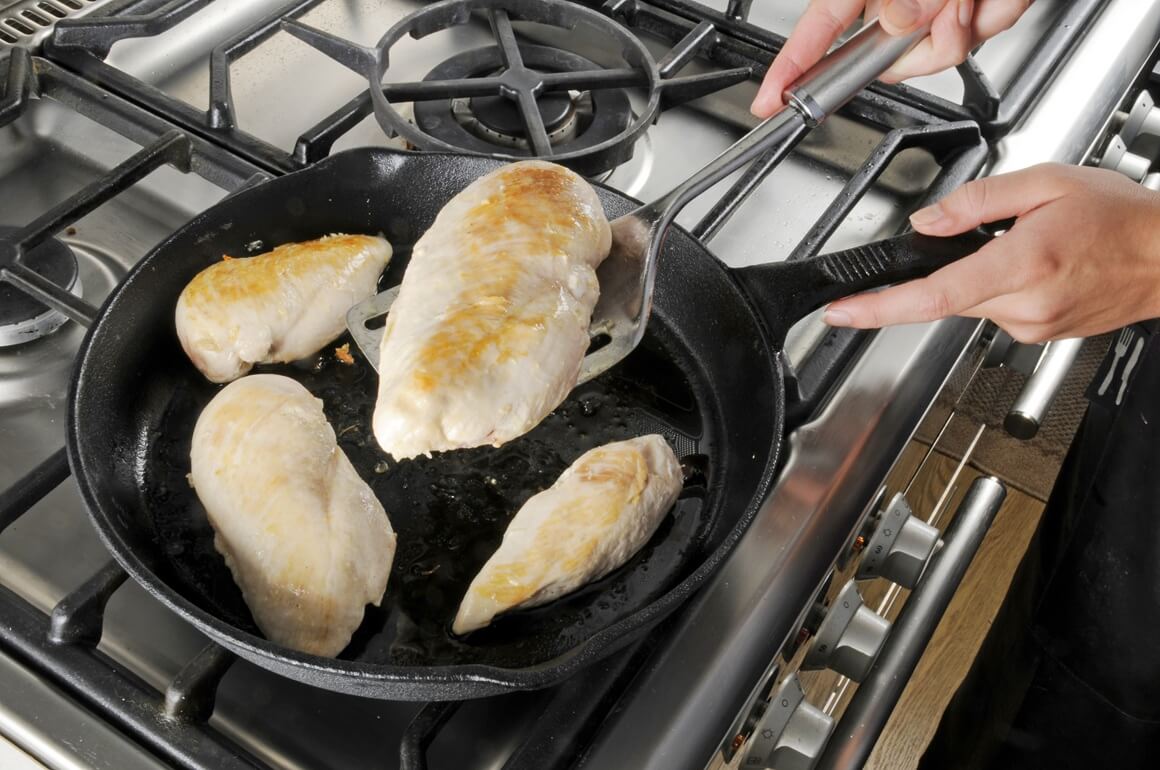 Kuhanje u tavama i loncima od lijevanog željeza može povećati sadržaj željeza u hrani