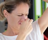 Neugodan miris tijela najčešće povezujemo s lošom higijenom ili pojačanim znojenjem