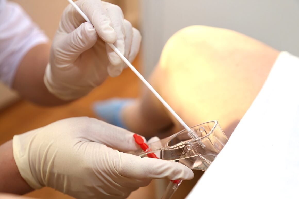 Papa test služi za otkrivanje promjena na vratu maternice koje mogu dovesti do raka te za otkrivanje HPV-a