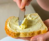 Rafinirano brašno se brzo pretvara u šećer u krvi, što dovodi do naglih energetskih skokova i padova