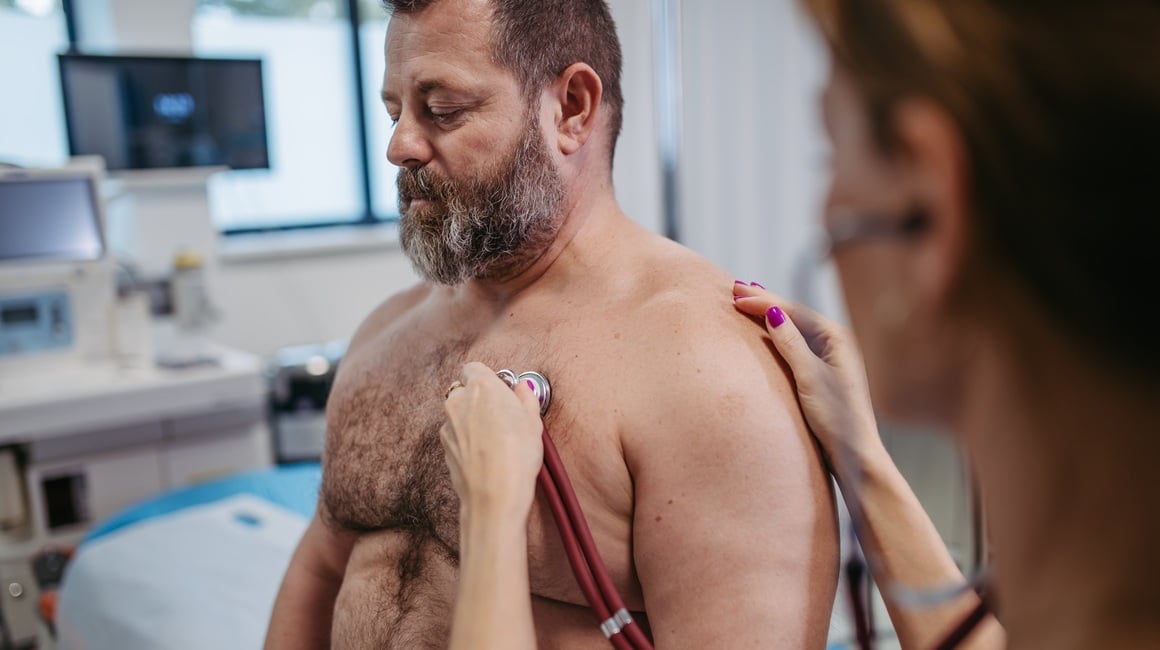 Stetoskop potpomognut umjetnom inteligencijom (AI) više nego udvostručuje sposobnost liječnika da otkriju šum na srcu