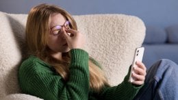 Titranje oka i glavobolja