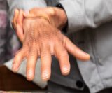 novi tip implantata može bilježiti aktivnost dijelova mozga zaduženih za pokret dok osobe s Parkinsonovom bolešću obavljaju uobičajene aktivnosti