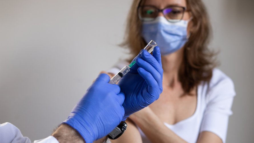 osobe u dobi od 70 godina i više koje su primile cjepivo imale su niže razine upale u organizmu, manje genetskih pokazatelja starenja te sporije ukupno biološko starenje