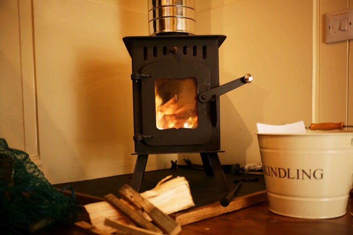 zagađenje uzrokovano loženjem drva u kućanstvima povezano je s oko 8.600 prijevremenih smrti godišnje