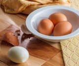 Bez obzira na to što su kuhana, tvrdo kuhana jaja također trebaju ići u hladnjak - i to unutar dva sata nakon kuhanja