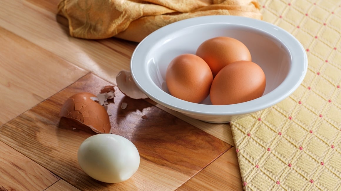 Bez obzira na to što su kuhana, tvrdo kuhana jaja također trebaju ići u hladnjak - i to unutar dva sata nakon kuhanja