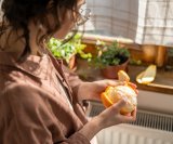 Bijela opna dio je kore naranče koja se obično uklanja prije konzumacije