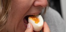 Jaja su izvrstan izvor proteina i mononezasićenih masti, a istraživanja pokazuju da upravo ovi nutrijenti mogu potaknuti lučenje GLP-1 hormona