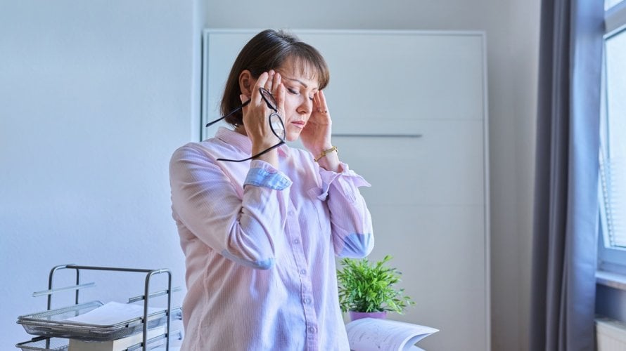 Kako ulazite u srednje životno razdoblje, možda primjećujete promjene u učestalosti i jačini migrena