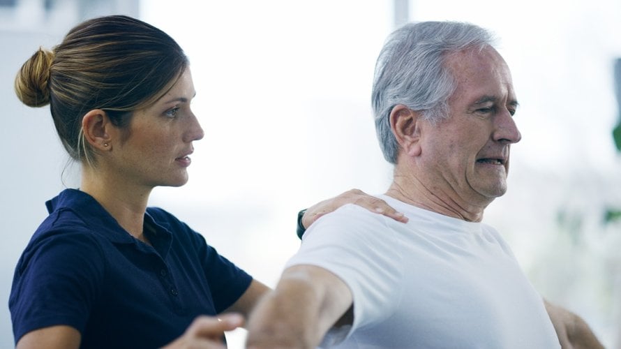 Novo istraživanje pokazuje da većina pacijenata nakon fizikalne terapije ne provodi preporučene vježbe kod kuće, iako su upravo one ključne za brži i uspješniji oporavak