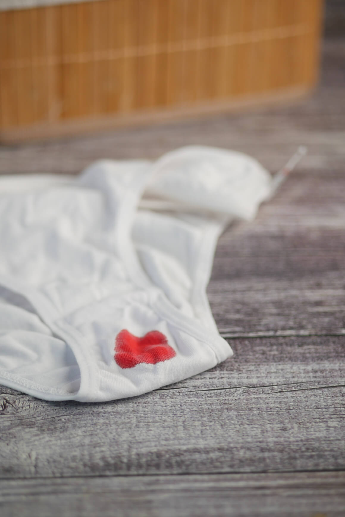 Povremeno krvarenje ili sukrvica između menstruacija može nastati zbog različitih razloga